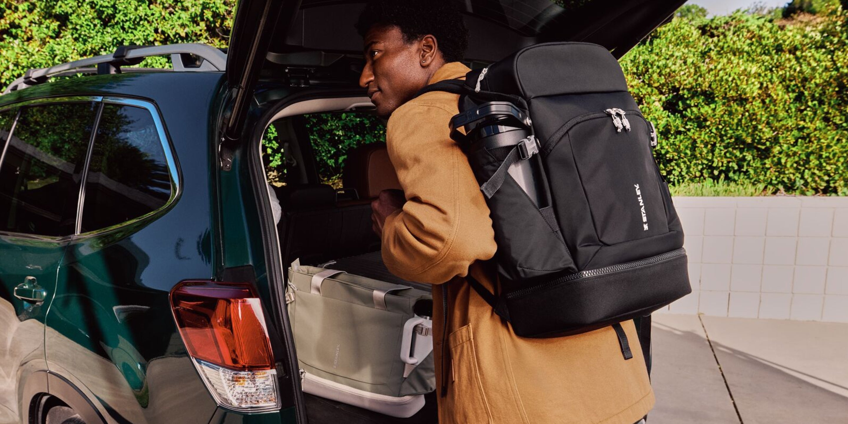 The Best Road Trip Snacks That Are Easy, Filling, & Low Mess